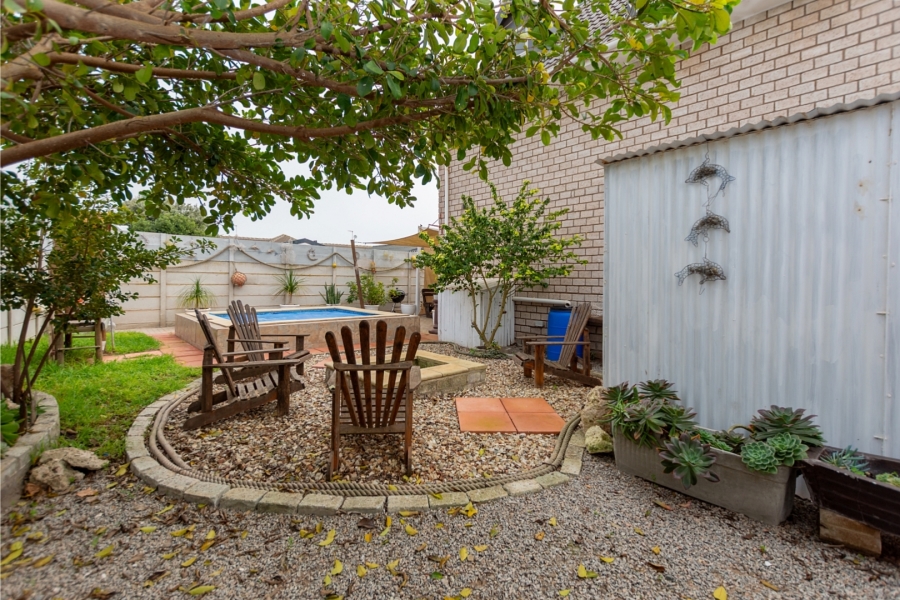 5 Bedroom Property for Sale in Britannia Bay Western Cape